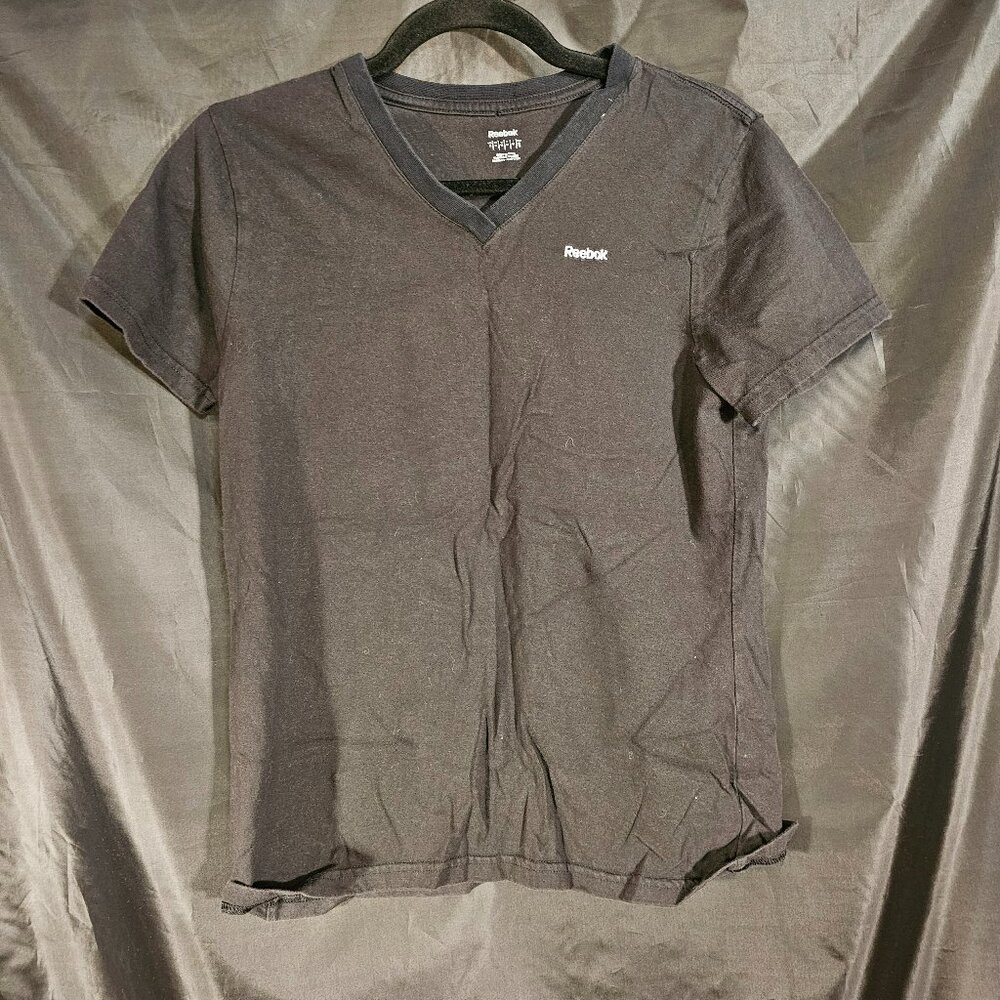 Reebok black v-neck t-shirt. Size M